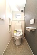 トイレは各階にあります