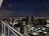 室内：眺望夜景