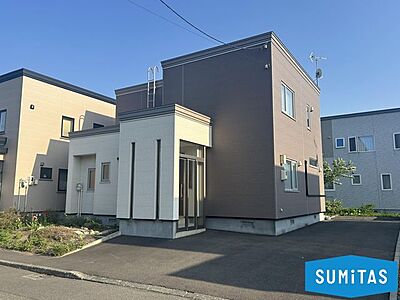 外観:【外観】各階にトイレが設置されているほか、2階ホールにも独立洗面台が用意された利便性の高い設計。 外観:【外観】各階にトイレが設置されているほか、2階ホールにも独立洗面台が用意された利便性の高い設計。