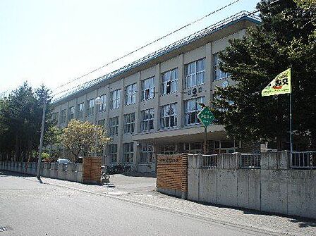 札幌市立啓明中学校 983m