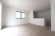 LDK全体の広がりを見渡せる室内です