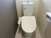 手洗い付きですっきり使えるトイレ