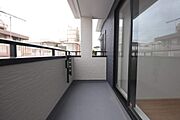 奥行きのあるバルコニーを見られます