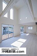 吹抜と化粧梁が映える空間設計の一棟