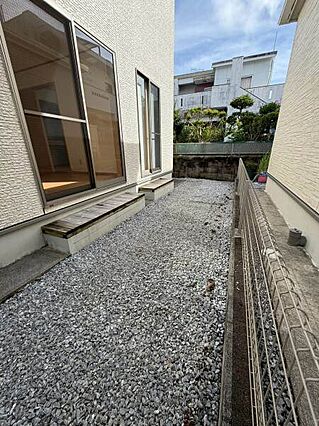 庭（クリーニン...