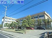 新潟市立上山中学校 738m