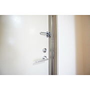 お部屋には二重にロックがかけられます