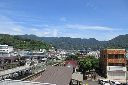 北側窓から山風景