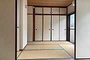 401 和室　間の襖を取って広く使うのも良いかもしれないですね