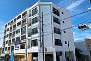 熱海駅すぐ、一通りの絶えない熱海中心地の2階店舗です