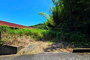 高台の緑豊かで閑静な住宅街にある約60坪の売地