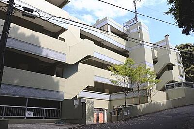 外観:熱海でも標高の高い位置に広がる住宅地にあるリゾートマンション 外観:熱海でも標高の高い位置に広がる住宅地にあるリゾートマンション
