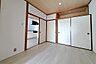 室内：和室を洋室に変更しています