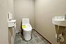 トイレ：2階のトイレは手洗い場付きです