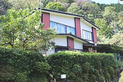 外観:熱海市営温泉付き 広い芝庭のあるおうち 外観:熱海市営温泉付き 広い芝庭のあるおうち