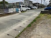 売地側から道路を撮影