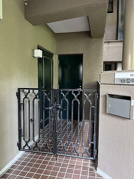 玄関を拡大表示