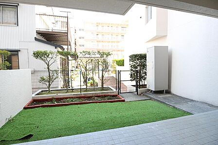 テラス：10.2m2/専用庭：12.0m2