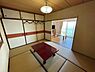 室内：和室6帖　天袋付きの押入れがあり便利です
