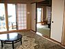 室内：隣に和室が続き広く使用できます