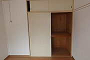 押入