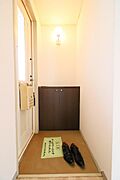 玄関。シューズボックス付