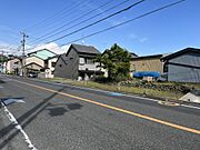 県道沿いです
