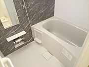 浴室には、追炊き、浴室乾燥機付きです。