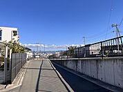 県道87号池田柊線の大きな道路にすぐでれますので交通面も良好