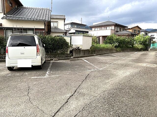 8 / 9