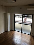鉄筋コンクリート造りの建物なので自身も安心。お部屋の隅には大きな鉄筋が入っているのが写真からわかります。