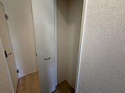 玄関ホールにある収納スペースです