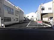 今泉2丁目の月極駐車場です。西友富士今泉店さんの西側。大村紙業さんの西隣の立地です。