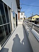 2階バルコニー　南側の洋室2部屋から出入りできます。