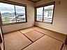 室内：2階リビング横の和室（4．5帖）