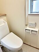 ★1階と2階にトイレがあるので朝の混雑時間は助かります！ウォシュレットも付いています♪