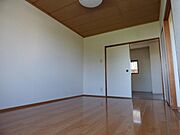 目の前は茶畑で静かです。ご入居月はお家賃無料サービス！1ヶ月分