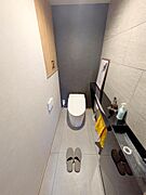 トイレはタンクレスです。