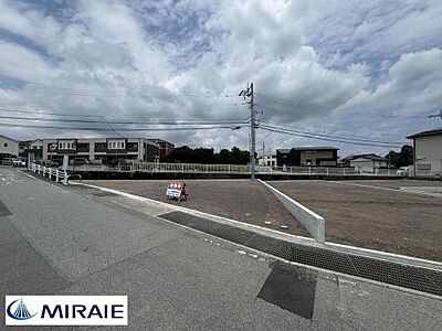 外観：1号地の現地写真です♪南側道路に面し陽当たり良好♪敷地面積は55坪以上です♪