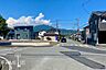 外観：分譲地南東側交差点からの写真