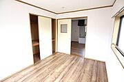 各洋室に収納があります。