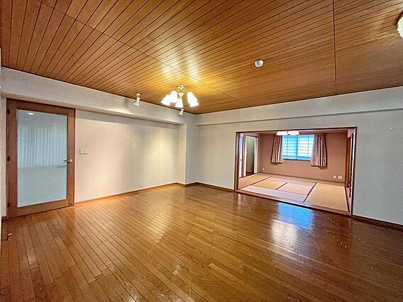 天井は梁がなく...