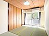 収納も多くコンパクトにまとめられたお部屋ですので気軽にのんびりと生活しやすい空間となっております。