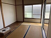壁側の畳2畳分は板張りです。