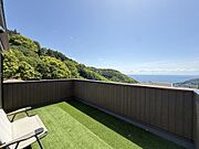 屋上ルーフバルコニー。海を望みます。