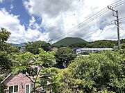 2階洋室から大室山を望みます