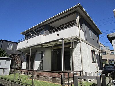 外観:庭先約3.5m、通路約3m、陽当り良好 外観:庭先約3.5m、通路約3m、陽当り良好