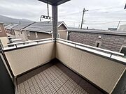 【バルコニー】雨でも安心のルーフバルコニー。