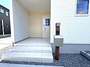 防犯面に優れた二重ロック式の玄関ドアです。