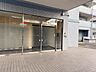 エントランス：正面玄関